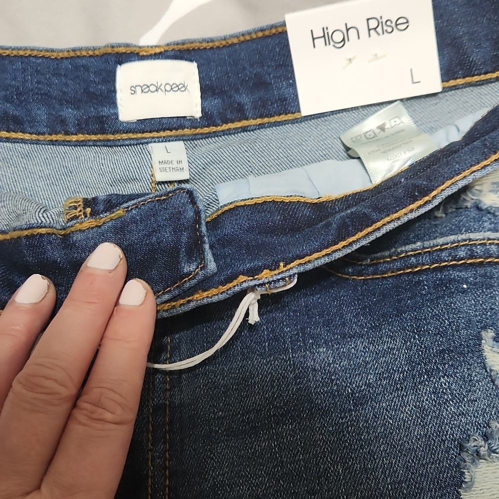 Sneak Peek ladies HighRise Demin shorts - Picture 5 of 6